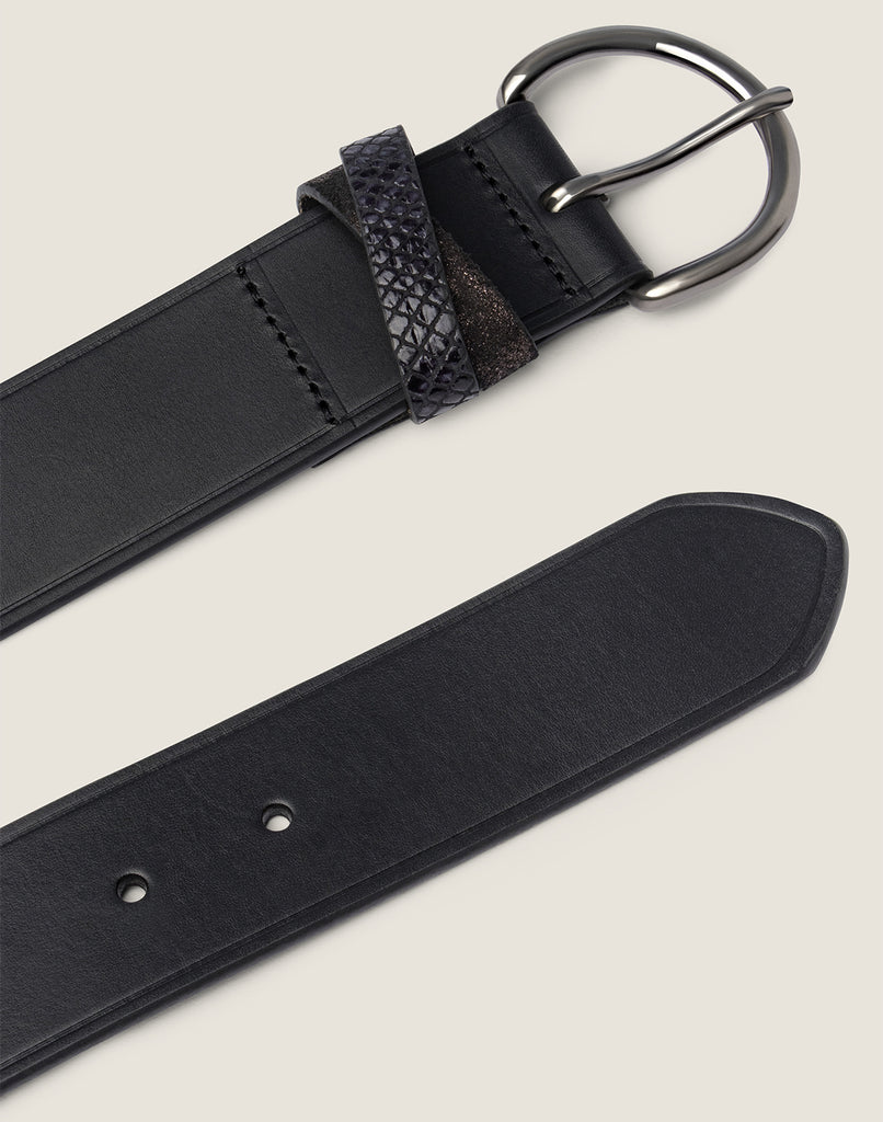 FRONT SHOT OF THE KEEPER BELTIN BLACK FEATURING MIXED LEATHERS AT THE BELT KEEPER AND SILVER HARDWARE